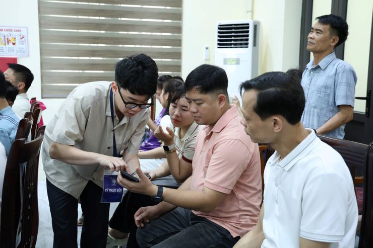 Hơn 300 cán bộ xã Xuân Mai tham gia tập huấn nền tảng HanoiWork- Ảnh 6.