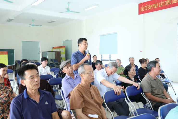 UBND xã Xuân Mai tổ chức hội nghị tuyên truyền, vận động các hộ gia đình, cá nhân có đất thu hồi bàn giao mặt bằng thi công thực hiện dự án đầu tư cải tạo, nâng cấp Quốc lộ 6 đoạn  qua thôn Tiên Trượng, thôn Tiến Ân- Ảnh 4.