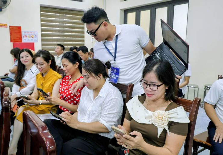 Hơn 300 cán bộ xã Xuân Mai tham gia tập huấn nền tảng HanoiWork- Ảnh 5.