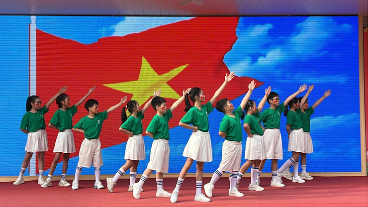 Trường Tiểu học Bùi Quốc Khái lan tỏa nét đẹp văn hóa ứng xử trong tiết sinh hoạt dưới cờ - Ảnh 4.