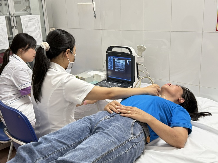 Đẩy mạnh các hoạt động chăm sóc sức khỏe về tận cơ sở, lấy người dân làm trung tâm- Ảnh 3.