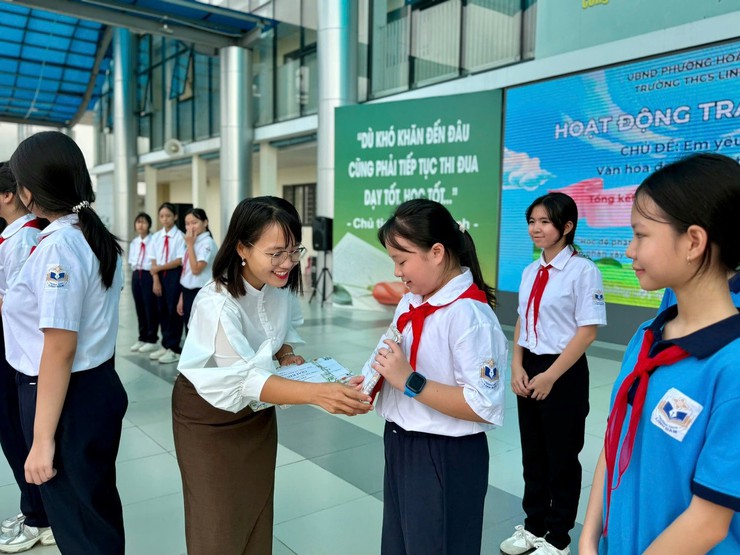 Người mang “mùa xuân” về trong mắt trẻ: Chuyện về người “cầm lái” tận tâm tại mái trường THCS Linh Đàm- Ảnh 5.