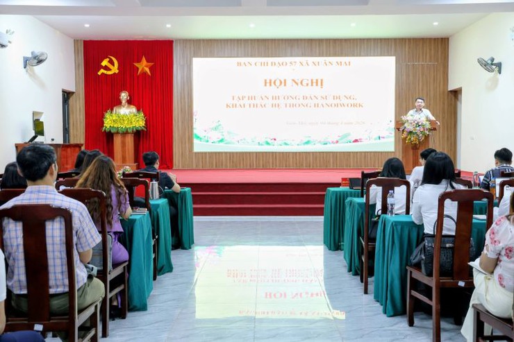 Hơn 300 cán bộ xã Xuân Mai tham gia tập huấn nền tảng HanoiWork- Ảnh 1.