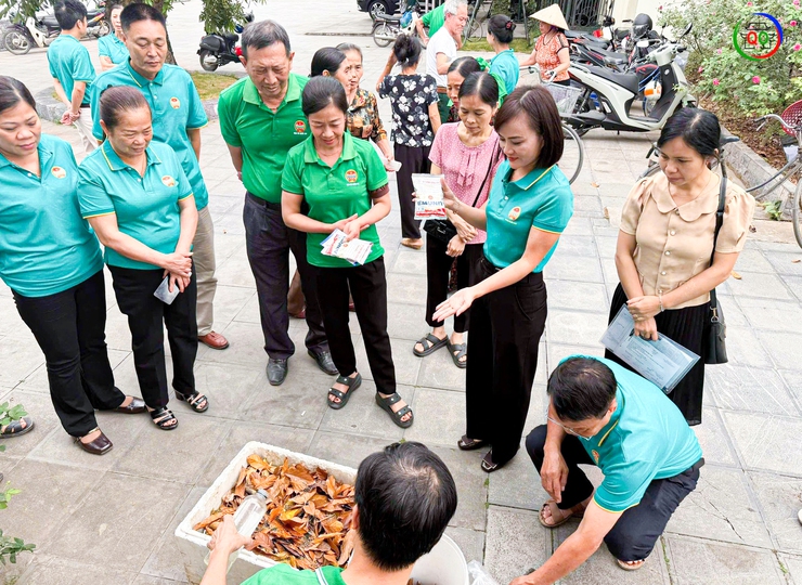 HỘI NÔNG DÂN XÃ QUỐC OAI TỔ CHỨC HỘI NGHỊ TUYÊN TRUYỀN PHÁP LUẬT VỀ MÔI TRƯỜNG, RA MẮT CÁC CÂU LẠC BỘ NÔNG DÂN BẢO VỆ MÔI TRƯỜNG- Ảnh 7.