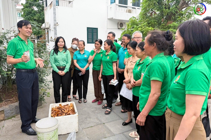 HỘI NÔNG DÂN XÃ QUỐC OAI TỔ CHỨC HỘI NGHỊ TUYÊN TRUYỀN PHÁP LUẬT VỀ MÔI TRƯỜNG, RA MẮT CÁC CÂU LẠC BỘ NÔNG DÂN BẢO VỆ MÔI TRƯỜNG- Ảnh 6.