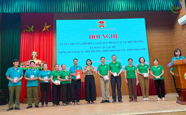 HỘI NÔNG DÂN XÃ QUỐC OAI TỔ CHỨC HỘI NGHỊ TUYÊN TRUYỀN PHÁP LUẬT VỀ MÔI TRƯỜNG, RA MẮT CÁC CÂU LẠC BỘ NÔNG DÂN BẢO VỆ MÔI TRƯỜNG- Ảnh 4.