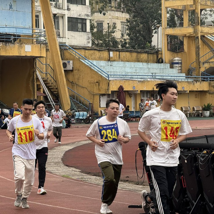 CÓ MỘT CỬA NAM "KHỎE" ĐỂ BẢO VỆ, "TÂM" ĐỂ PHỤNG SỰ! - Ảnh 1.