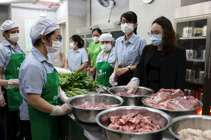 PHƯỜNG CỬA NAM KHÔNG ĐỂ THỰC PHẨM “BẨN” XÂM NHẬP TRƯỜNG HỌC- Ảnh 1.