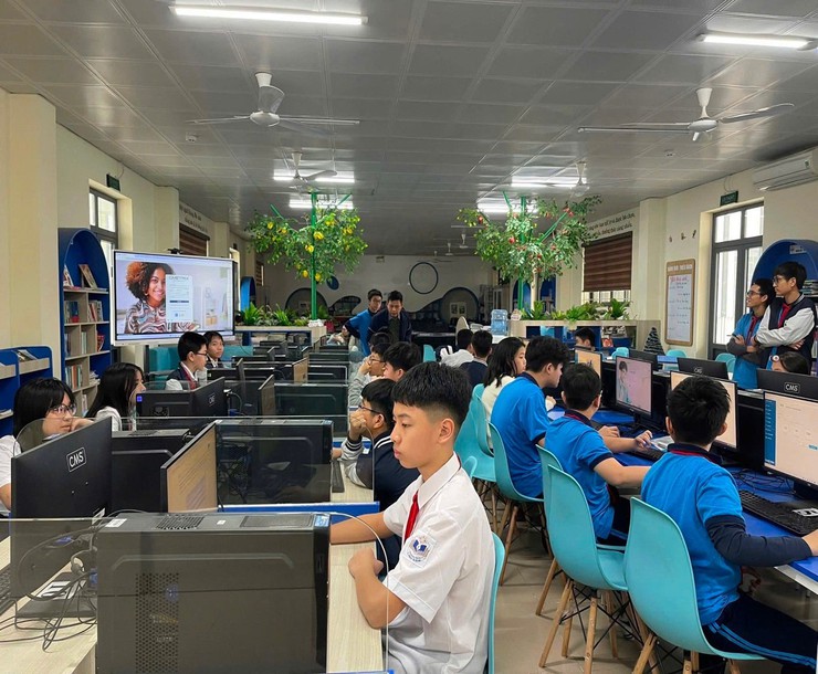 Người mang “mùa xuân” về trong mắt trẻ: Chuyện về người “cầm lái” tận tâm tại mái trường THCS Linh Đàm- Ảnh 7.