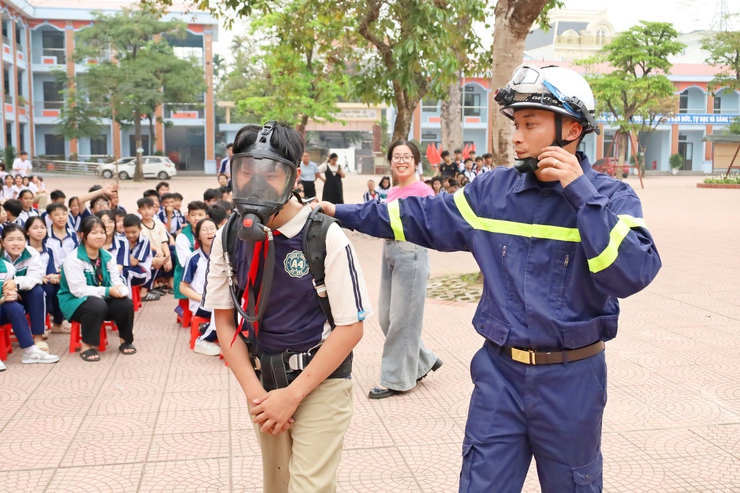 Trường THCS Trung Sơn Trầm tuyên truyền và diễn tập phòng cháy, chữa cháy, cứu  cứu hộ năm 2026- Ảnh 6.