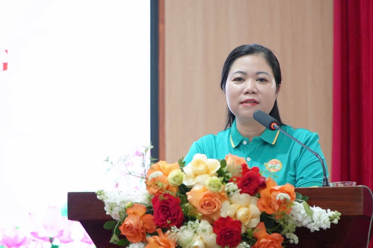 Hội nông dân xã Tây Phương  tổ chức hội nghị, phổ biến luật trật tự, an toàn giao thông đường bộ, luật an ninh mạng cho cán bộ, hội viên nông dân - Ảnh 2.