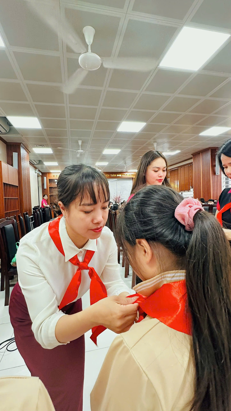 Trường Tiểu học Bùi Quốc Khái tổ chức Lễ Kết nạp Đội viên mới Chào mừng Ngày thành lập Đoàn TNCS Hồ Chí Minh 26/3 - Ảnh 8.