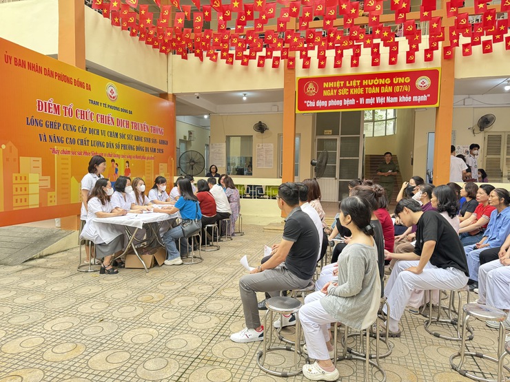 Đẩy mạnh các hoạt động chăm sóc sức khỏe về tận cơ sở, lấy người dân làm trung tâm- Ảnh 2.