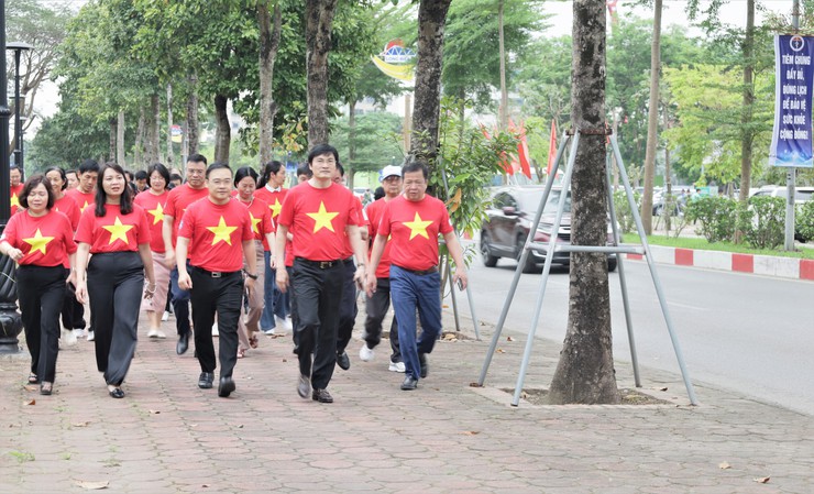 Hà Nội phát động hưởng ứng Ngày Sức khỏe toàn dân 7/4 với chủ đề "Chủ động phòng bệnh – Vì một Việt Nam khỏe mạnh"- Ảnh 9.