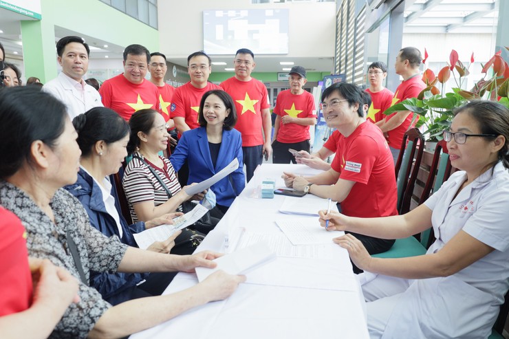 Hà Nội phát động hưởng ứng Ngày Sức khỏe toàn dân 7/4 với chủ đề "Chủ động phòng bệnh – Vì một Việt Nam khỏe mạnh"- Ảnh 10.