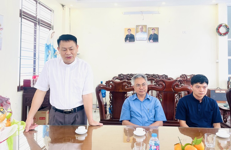 Phúc Lộc: Thăm, tặng quà Giáo xứ Vĩnh Thọ nhân dịp Lễ Phục sinh năm 2026- Ảnh 3.