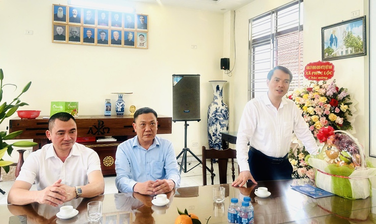 Phúc Lộc: Thăm, tặng quà Giáo xứ Vĩnh Thọ nhân dịp Lễ Phục sinh năm 2026- Ảnh 2.