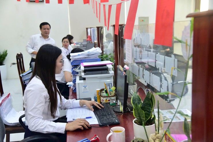 Điểm Phục vụ hành chính công xã Ứng Thiên: Cầu nối thuận tiện giữa chính quyền với người dân- Ảnh 1.