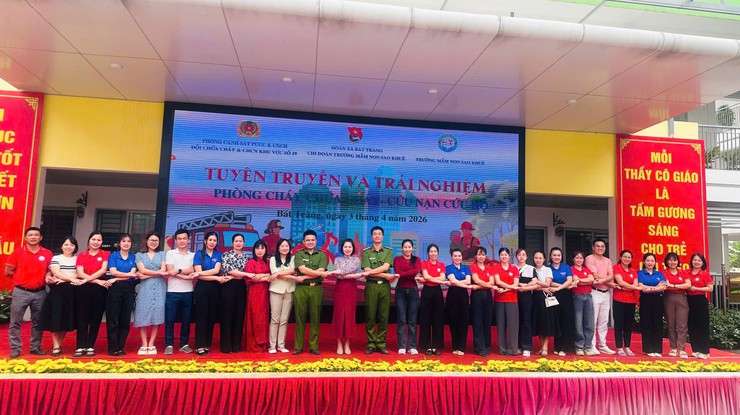 Trường Mầm non Sao Khuê: Tăng cường kỹ năng phòng cháy, chữa cháy cho trẻ qua hoạt động trải nghiệm- Ảnh 1.