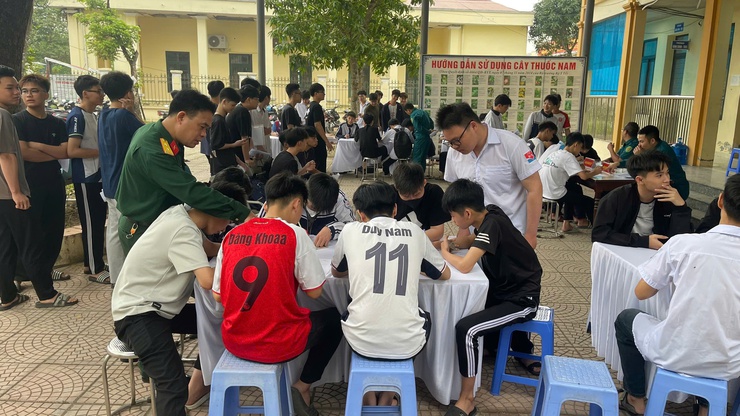 XÃ TÂY PHƯƠNG TỔ CHỨC ĐĂNG KÝ NGHĨA VỤ QUÂN SỰ LẦN ĐẦU CHO NAM CÔNG DÂN SINH NĂM 2009- Ảnh 2.