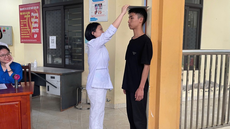 XÃ TÂY PHƯƠNG TỔ CHỨC ĐĂNG KÝ NGHĨA VỤ QUÂN SỰ LẦN ĐẦU CHO NAM CÔNG DÂN SINH NĂM 2009- Ảnh 4.