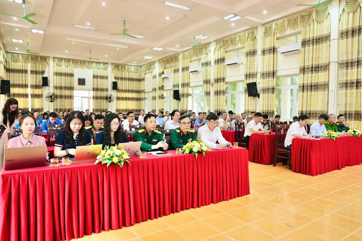 Hội nghị tổng kết công tác tuyển chọn, gọi công dân nhập ngũ; tuyển chọn công dân thực hiện nghĩa vụ tham gia Công an nhân dân năm 2026; Công tác giáo dục quốc phòng an ninh và phòng không nhân dân năm 2025- Ảnh 1.