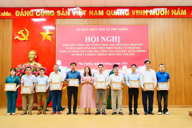 Hội nghị tổng kết công tác tuyển chọn, gọi công dân nhập ngũ; tuyển chọn công dân thực hiện nghĩa vụ tham gia Công an nhân dân năm 2026; Công tác giáo dục quốc phòng an ninh và phòng không nhân dân năm 2025- Ảnh 10.