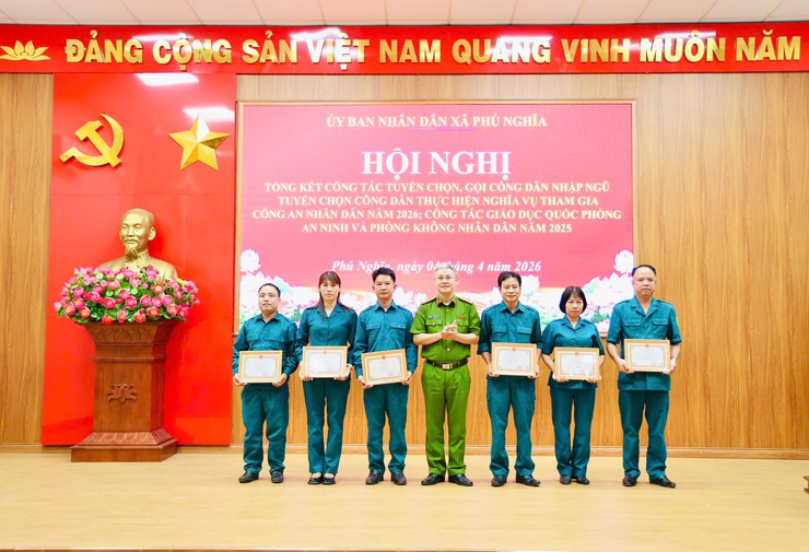 Hội nghị tổng kết công tác tuyển chọn, gọi công dân nhập ngũ; tuyển chọn công dân thực hiện nghĩa vụ tham gia Công an nhân dân năm 2026; Công tác giáo dục quốc phòng an ninh và phòng không nhân dân năm 2025- Ảnh 11.