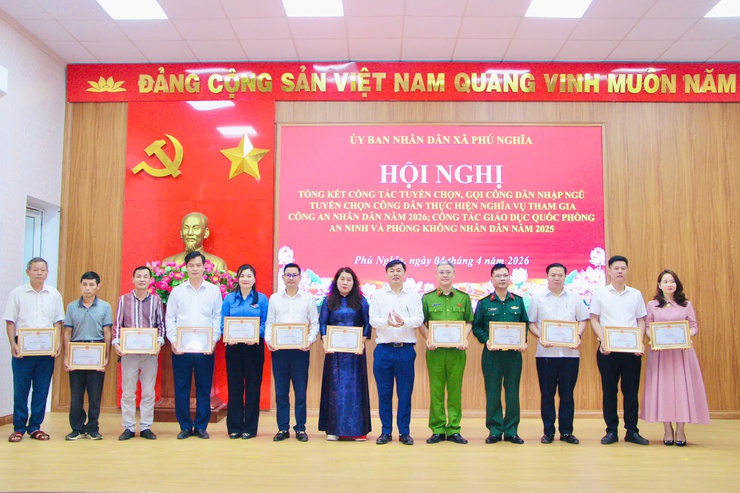 Hội nghị tổng kết công tác tuyển chọn, gọi công dân nhập ngũ; tuyển chọn công dân thực hiện nghĩa vụ tham gia Công an nhân dân năm 2026; Công tác giáo dục quốc phòng an ninh và phòng không nhân dân năm 2025- Ảnh 6.