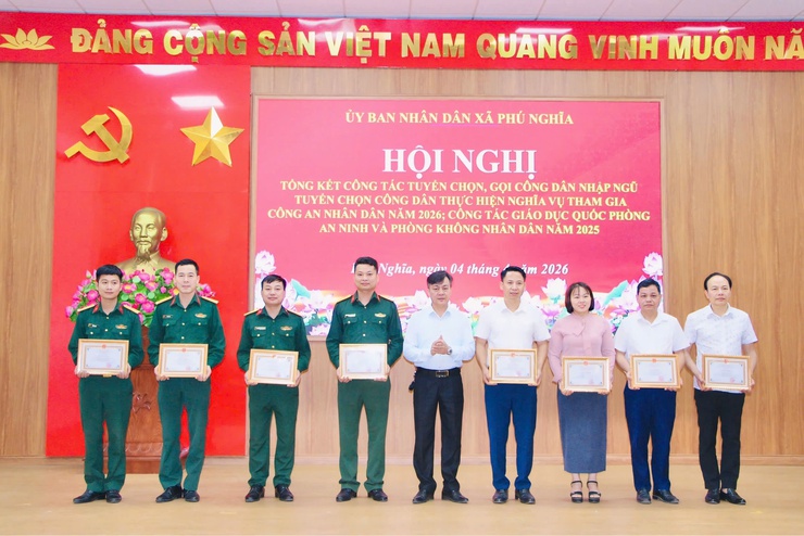 Hội nghị tổng kết công tác tuyển chọn, gọi công dân nhập ngũ; tuyển chọn công dân thực hiện nghĩa vụ tham gia Công an nhân dân năm 2026; Công tác giáo dục quốc phòng an ninh và phòng không nhân dân năm 2025- Ảnh 8.
