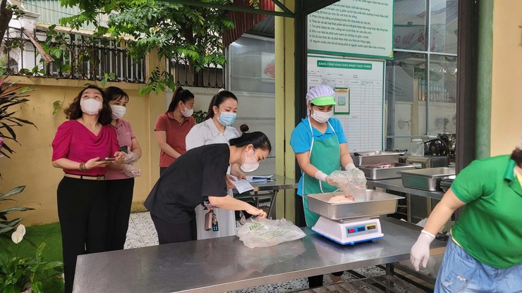TĂNG CƯỜNG GIÁM SÁT GIAO NHẬN THỰC PHẨM TẠI CÁC TRƯỜNG MẦM NON TRÊN ĐỊA BÀN XÃ THANH TRÌ- Ảnh 2.