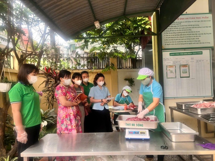 TĂNG CƯỜNG GIÁM SÁT GIAO NHẬN THỰC PHẨM TẠI CÁC TRƯỜNG MẦM NON TRÊN ĐỊA BÀN XÃ THANH TRÌ- Ảnh 10.