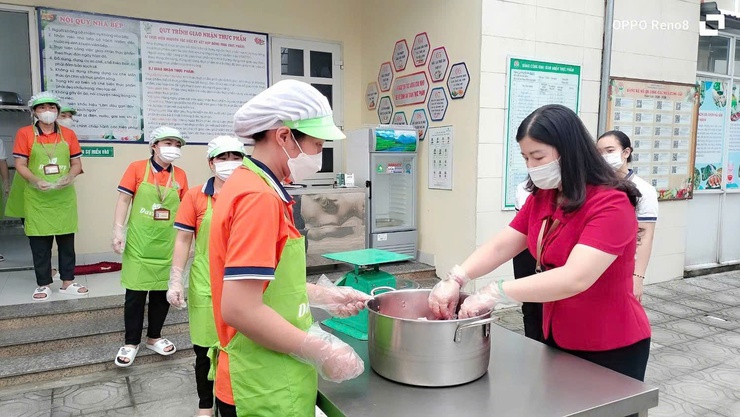 TĂNG CƯỜNG GIÁM SÁT GIAO NHẬN THỰC PHẨM TẠI CÁC TRƯỜNG MẦM NON TRÊN ĐỊA BÀN XÃ THANH TRÌ- Ảnh 7.