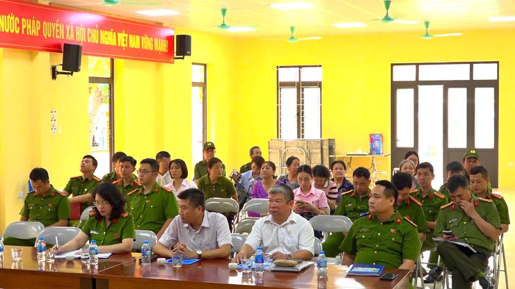 Xã Thanh Trì ra mắt mô hình "Thôn ba nhất về an ninh trật tự"- Ảnh 1.