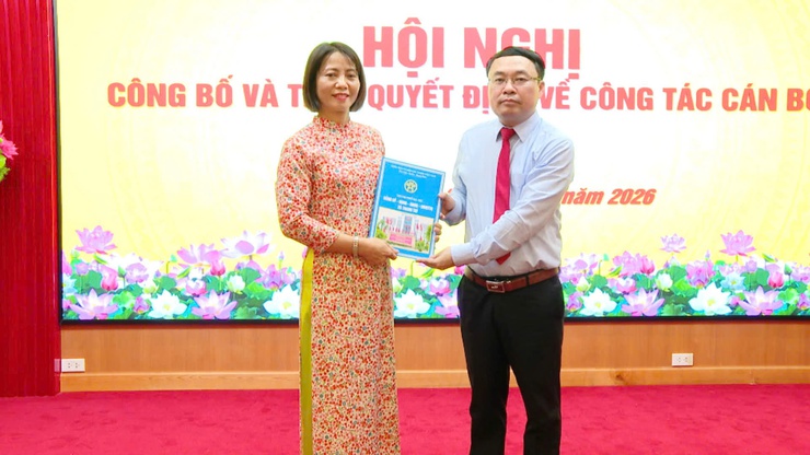 UBND XÃ THANH TRÌ CÔNG BỐ QUYẾT ĐỊNH BỔ NHIỆM CÁN BỘ- Ảnh 1.