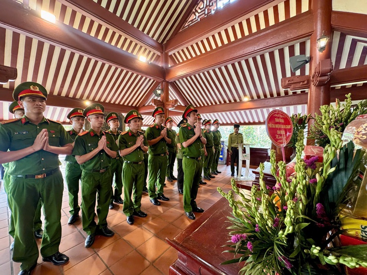 CÔNG AN XÃ BÌNH MINH TỔ CHỨC ĐỢT SINH HOẠT CHÍNH TRỊ SÂU RỘNG, THIẾT THỰC HƯỚNG TỚI KỶ NIỆM 80 NĂM NGÀY TRUYỀN THỐNG CÁC LỰC LƯỢNG TRONG CÔNG AN NHÂN DÂN- Ảnh 2.