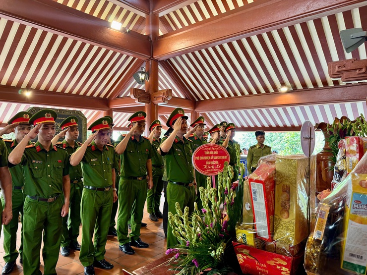 CÔNG AN XÃ BÌNH MINH TỔ CHỨC ĐỢT SINH HOẠT CHÍNH TRỊ SÂU RỘNG, THIẾT THỰC HƯỚNG TỚI KỶ NIỆM 80 NĂM NGÀY TRUYỀN THỐNG CÁC LỰC LƯỢNG TRONG CÔNG AN NHÂN DÂN- Ảnh 1.