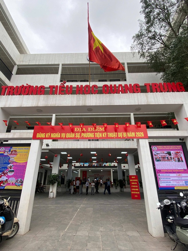 BAN CHQS PHƯỜNG CỬA NAM TỔ CHỨC ĐĂNG KÝ NVQS, QNDB, PTKT DỰ BỊ, DÂN QUÂN TỰ VỆ NĂM 2026- Ảnh 1.