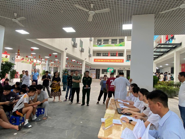 BAN CHQS PHƯỜNG CỬA NAM TỔ CHỨC ĐĂNG KÝ NVQS, QNDB, PTKT DỰ BỊ, DÂN QUÂN TỰ VỆ NĂM 2026- Ảnh 3.