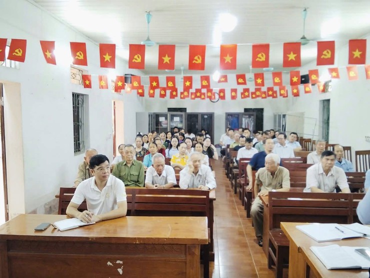 Đồng chí Phó Chủ tịch UBND xã dự sinh hoạt thường kỳ Chi bộ thôn Thụy Khuê- Ảnh 1.