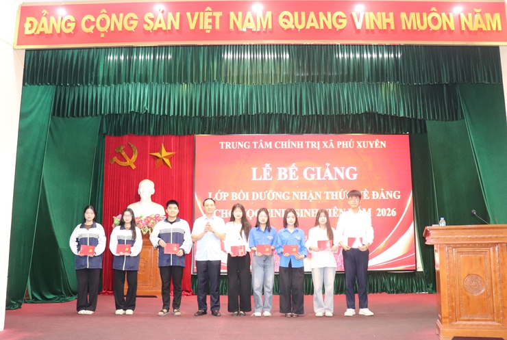 Lễ bế giảng lớp bồi dưỡng nhận thức về Đảng cho học sinh, sinh viên ưu tú năm 2026- Ảnh 3.
