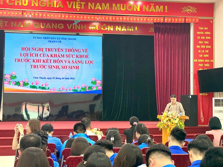 Trạm Y tế xã Vĩnh Thanh tổ chức Hội nghị truyền thông về lợi ích của khám sức khỏe trước khi kết hôn và sàng lọc trước sinh, sơ sinh dành cho đoàn viên, thanh niên trên địa bàn xã.- Ảnh 1.
