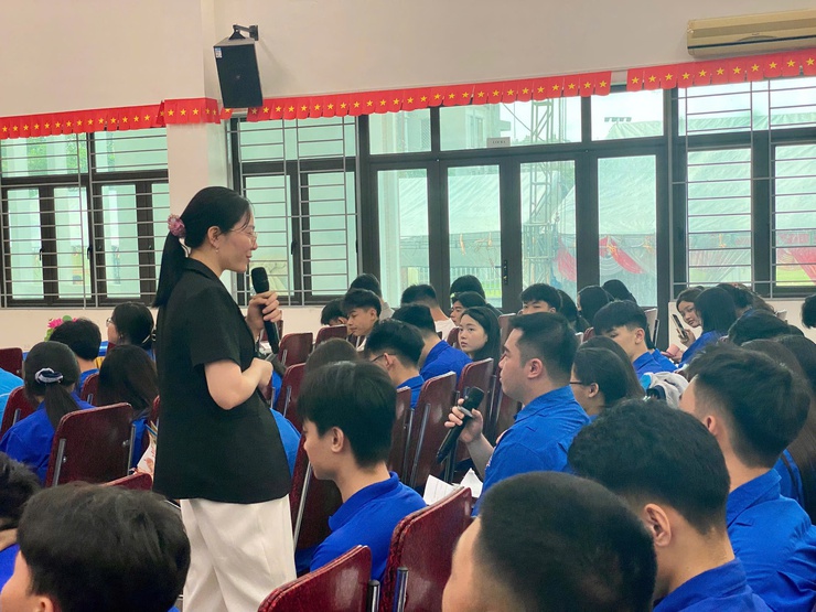 Trạm Y tế xã Vĩnh Thanh tổ chức Hội nghị truyền thông về lợi ích của khám sức khỏe trước khi kết hôn và sàng lọc trước sinh, sơ sinh dành cho đoàn viên, thanh niên trên địa bàn xã.- Ảnh 4.