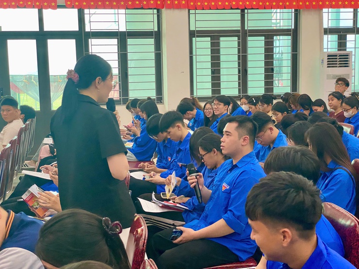 Trạm Y tế xã Vĩnh Thanh tổ chức Hội nghị truyền thông về lợi ích của khám sức khỏe trước khi kết hôn và sàng lọc trước sinh, sơ sinh dành cho đoàn viên, thanh niên trên địa bàn xã.- Ảnh 5.