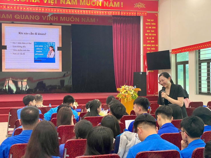 Trạm Y tế xã Vĩnh Thanh tổ chức Hội nghị truyền thông về lợi ích của khám sức khỏe trước khi kết hôn và sàng lọc trước sinh, sơ sinh dành cho đoàn viên, thanh niên trên địa bàn xã.- Ảnh 6.