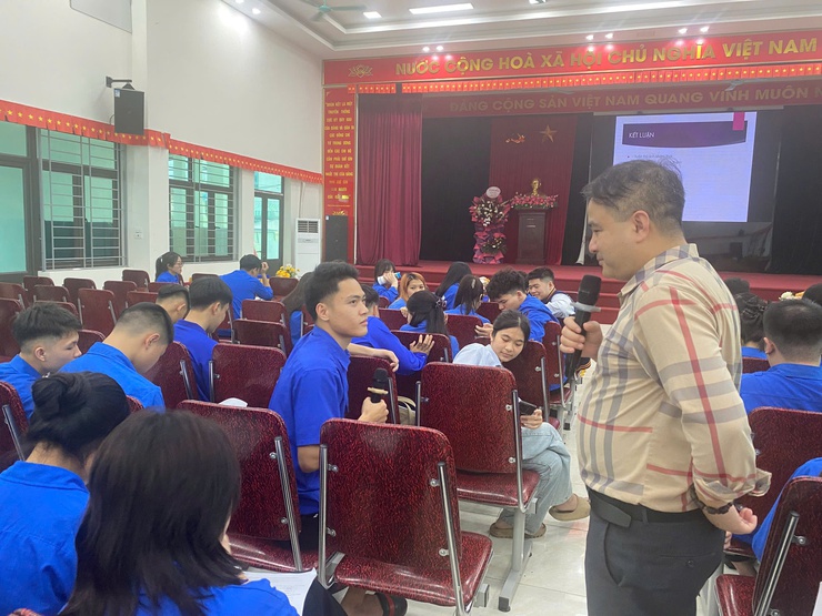 Trạm Y tế xã Vĩnh Thanh tổ chức Hội nghị truyền thông về lợi ích của khám sức khỏe trước khi kết hôn và sàng lọc trước sinh, sơ sinh dành cho đoàn viên, thanh niên trên địa bàn xã.- Ảnh 8.