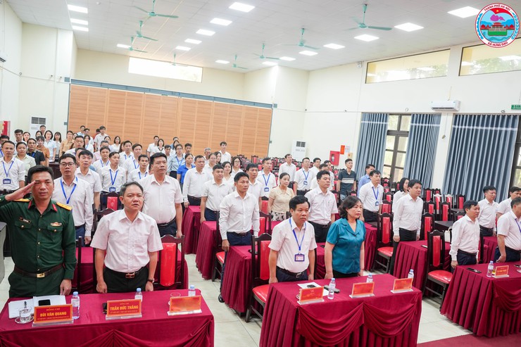 XÃ HƯNG ĐẠO TỔ CHỨC LỄ CHÀO CỜ THÁNG 4 NĂM 2026, CÔNG BỐ CÁC QUYẾT ĐỊNH VỀ CÔNG TÁC CÁN BỘ- Ảnh 1.