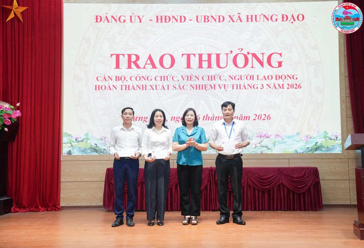 XÃ HƯNG ĐẠO TỔ CHỨC LỄ CHÀO CỜ THÁNG 4 NĂM 2026, CÔNG BỐ CÁC QUYẾT ĐỊNH VỀ CÔNG TÁC CÁN BỘ- Ảnh 8.