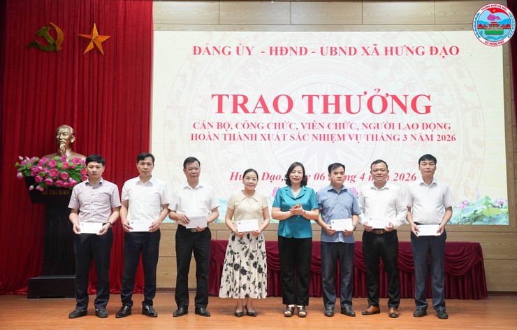 XÃ HƯNG ĐẠO TỔ CHỨC LỄ CHÀO CỜ THÁNG 4 NĂM 2026, CÔNG BỐ CÁC QUYẾT ĐỊNH VỀ CÔNG TÁC CÁN BỘ- Ảnh 9.