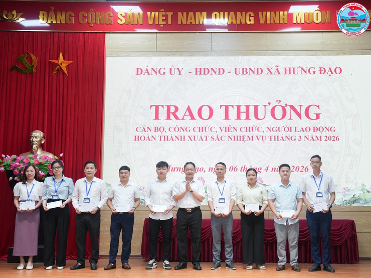 XÃ HƯNG ĐẠO TỔ CHỨC LỄ CHÀO CỜ THÁNG 4 NĂM 2026, CÔNG BỐ CÁC QUYẾT ĐỊNH VỀ CÔNG TÁC CÁN BỘ- Ảnh 10.
